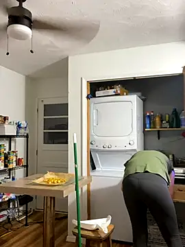 Mommasaurrex online show from 30, 9, 2025