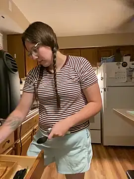 Mommasaurrex online show from 8, 10, 2025