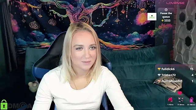 Snapshot of CrystalGirl99 chatting on 27, 10, 2025 CrystalGirl99 online show from 27, 10, 2025