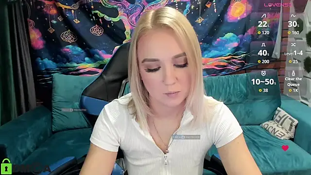 Snapshot of CrystalGirl99 chatting on 19, 11, 2025 CrystalGirl99 online show from 19, 11, 2025