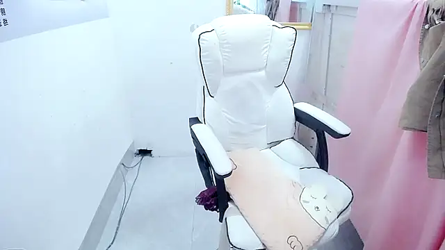 Snapshot of KateCondon chatting on 20, 10, 2025 KateCondon online show from 20, 10, 2025