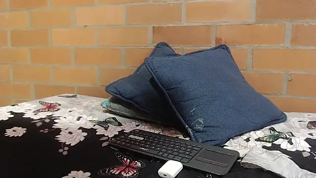 Montserrat Jay online show from 21, 2, 2026