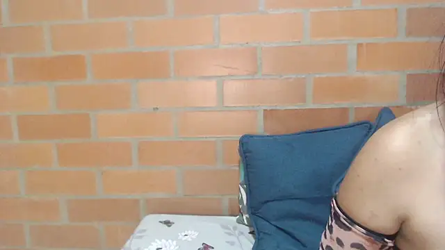 Snapshot of Montserrat_Jay chatting on 12, 5, 2026 Montserrat Jay online show from 12, 5, 2026