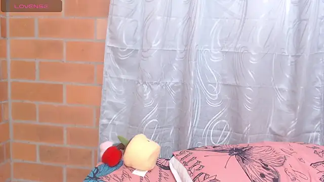 Snapshot of Montserrat_Jay chatting on 25, 7, 2026 Montserrat Jay online show from 25, 7, 2026