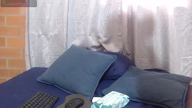 Snapshot of Montserrat_Jay chatting on 7, 7, 2026 Montserrat Jay online show from 7, 7, 2026