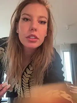 Snapshot of Chloemillerrxx chatting on 2, 12, 2025 Chloemillerrxx online show from 2, 12, 2025