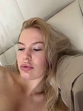 Snapshot of Chloemillerrxx chatting on 11, 9, 2025 Chloemillerrxx online show from 11, 9, 2025