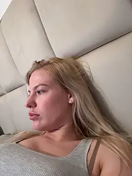 Snapshot of Chloemillerrxx chatting on 13, 9, 2025 Chloemillerrxx online show from 13, 9, 2025