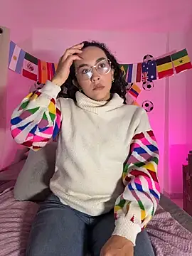 Snapshot of alehia_cute chatting on 19, 6, 2026 alehia cute online show from 19, 6, 2026