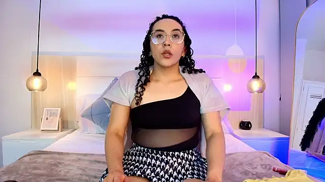 Snapshot of alehia_cute chatting on 13, 11, 2025 alehia cute online show from 13, 11, 2025