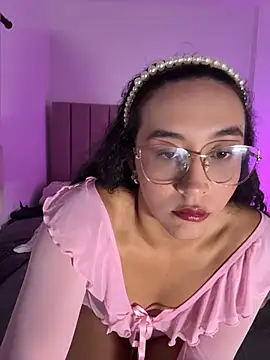 Snapshot of alehia_cute chatting on 6, 5, 2026 alehia cute online show from 6, 5, 2026