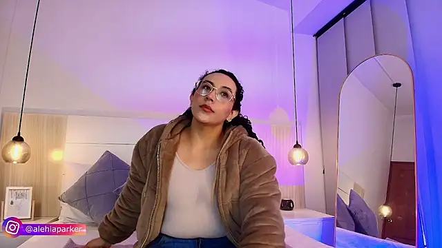 Snapshot of alehia_cute chatting on 12, 10, 2025 alehia cute online show from 12, 10, 2025