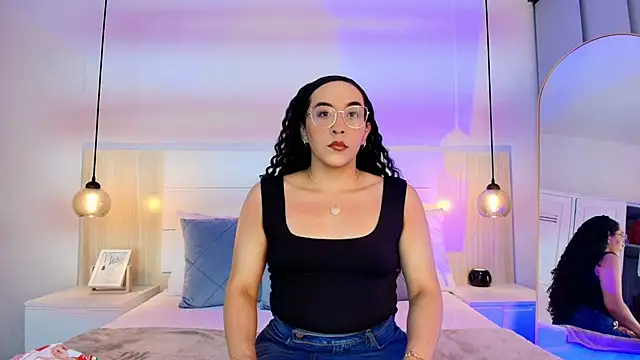 Snapshot of alehia_cute chatting on 18, 11, 2025 alehia cute online show from 18, 11, 2025