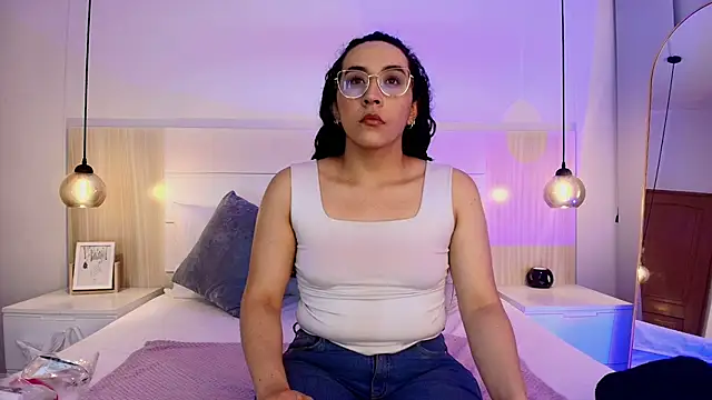 Snapshot of alehia_cute chatting on 22, 10, 2025 alehia cute online show from 22, 10, 2025