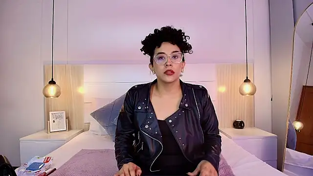 Snapshot of alehia_cute chatting on 13, 10, 2025 alehia cute online show from 13, 10, 2025