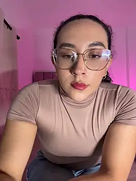 Snapshot of alehia_cute chatting on 7, 7, 2026 alehia cute online show from 7, 7, 2026