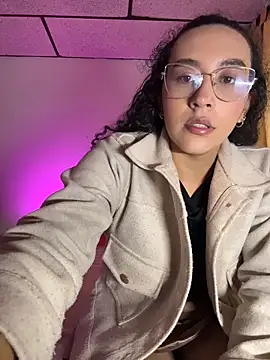Snapshot of alehia_cute chatting on 2, 7, 2026 alehia cute online show from 2, 7, 2026