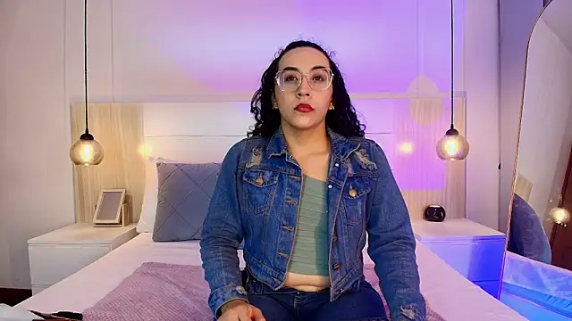 Snapshot of alehia_cute chatting on 8, 10, 2025 alehia cute online show from 8, 10, 2025