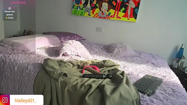 HaileyDuke online show from 8, 11, 2025