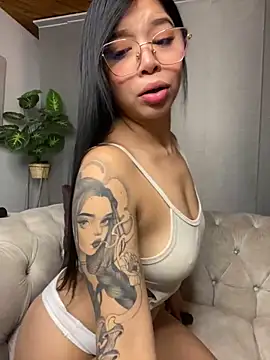 Snapshot of Maddy_Piink chatting on 12, 9, 2025 Maddy Piink online show from 12, 9, 2025