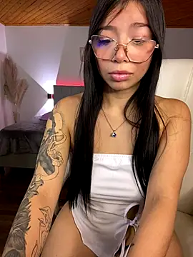 Maddy Piink online show from 15, 11, 2025