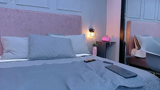 Camila Hill  online show from 27, 4, 2026