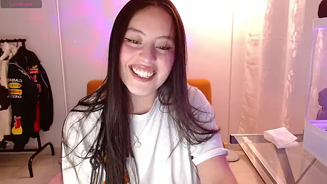 Snapshot of madissooon__ chatting on 4, 7, 2026 madissooon online show from 4, 7, 2026