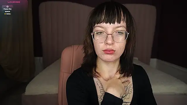 Pixie Peachh online show from 8, 10, 2025