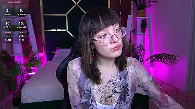 Pixie Peachh online show from 1, 11, 2025