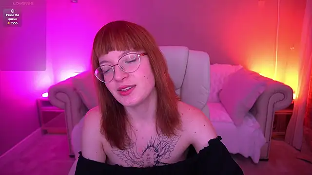 Pixie Peachh online show from 22, 11, 2025