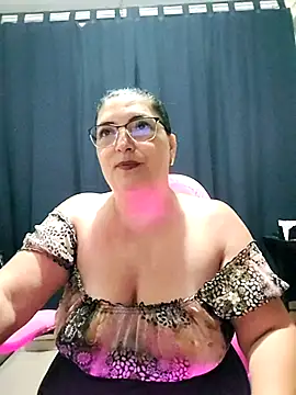 Snapshot of lina_maria99 chatting on 23, 10, 2025 lina maria99 online show from 23, 10, 2025