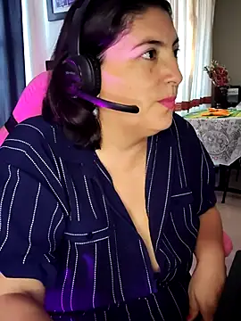 Snapshot of lina_maria99 chatting on 30, 9, 2025 lina maria99 online show from 30, 9, 2025