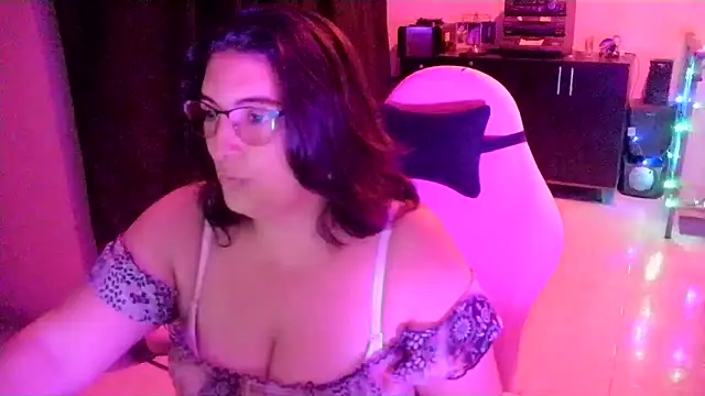 Snapshot of lina_maria99 chatting on 28, 4, 2026 lina maria99 online show from 28, 4, 2026