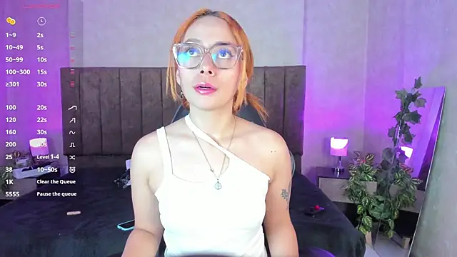 LanaMills  online show from 10, 10, 2025