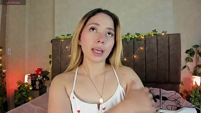 LanaMills  online show from 11, 4, 2026