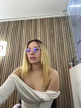 LanaMills  online show from 5, 3, 2026