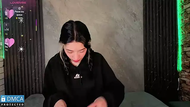 stepha   online show from 15, 12, 2025