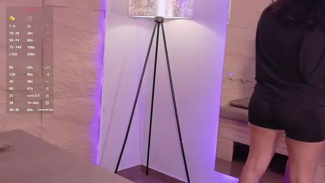 HannahMontgomery online show from 7, 4, 2026