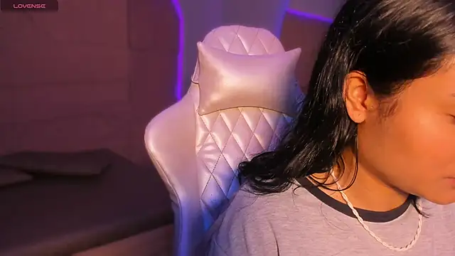 HannahMontgomery online show from 2, 3, 2026