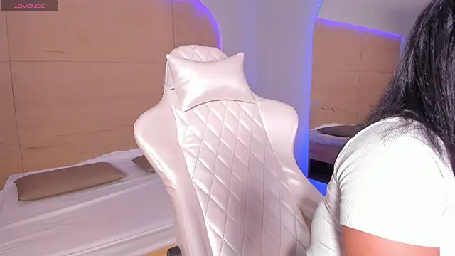 HannahMontgomery online show from 12, 11, 2025