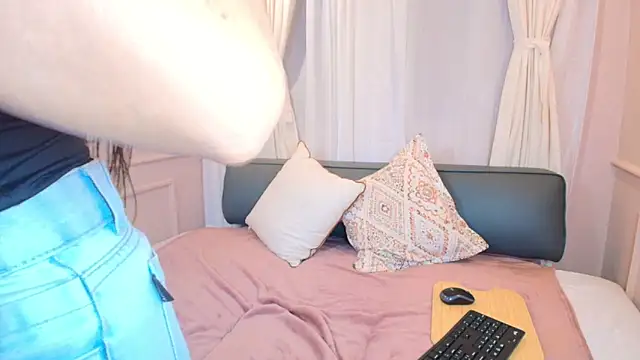 Nahomi key  online show from 15, 10, 2025