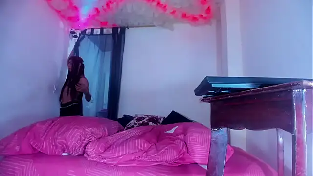 Snapshot of latin_big_01 chatting on 13, 11, 2025 latin big 01 online show from 13, 11, 2025