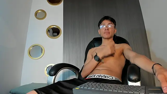 Snapshot of Daddy_Darcks chatting on 13, 10, 2025 Daddy Darcks online show from 13, 10, 2025