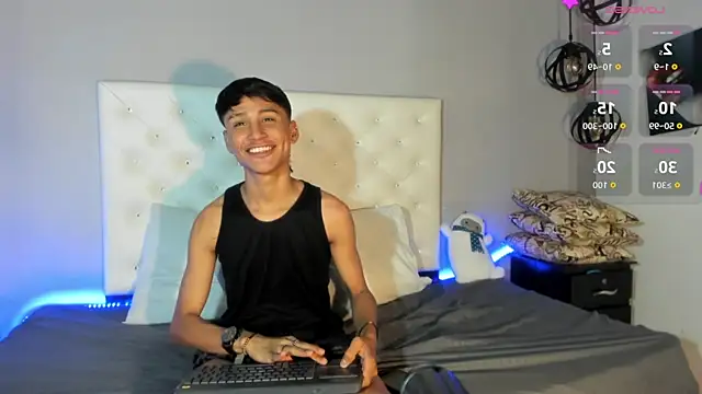 Snapshot of Daddy_Darcks chatting on 15, 11, 2025 Daddy Darcks online show from 15, 11, 2025