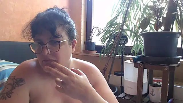 Snapshot of ladyfrombonn chatting on 19, 6, 2026 ladyfrombonn online show from 19, 6, 2026