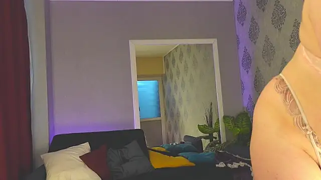 PeachyPixiee online show from 15, 5, 2026
