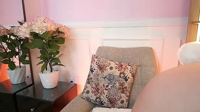 MilaCrave online show from 3, 4, 2026