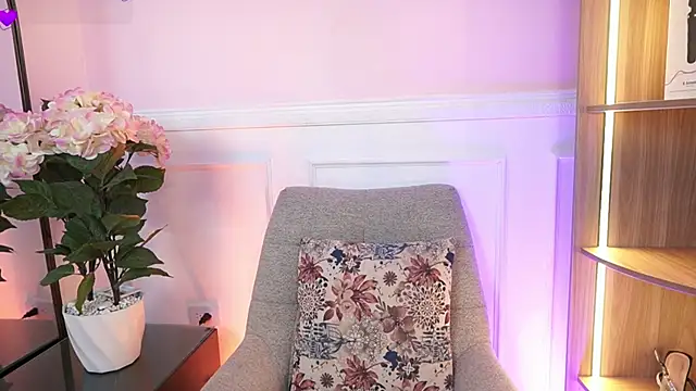 MilaCrave online show from 9, 4, 2026