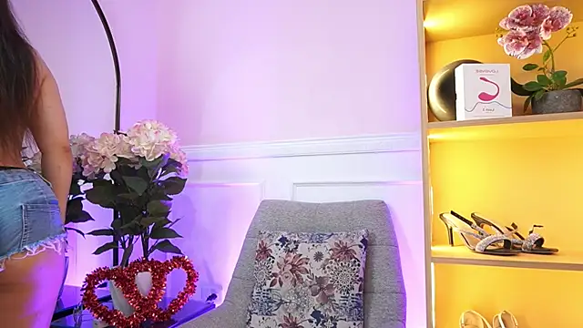 MilaCrave online show from 16, 2, 2026