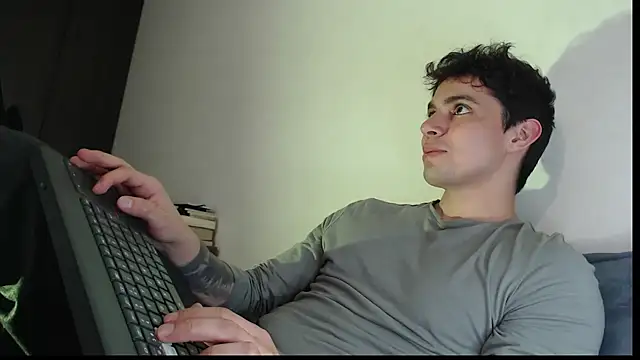 yourfavoriteboy   online show from 8, 1, 2026